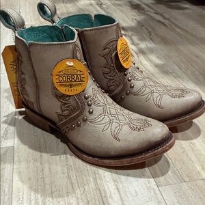 Corral Women's Beige Embroidered Ankle Boots